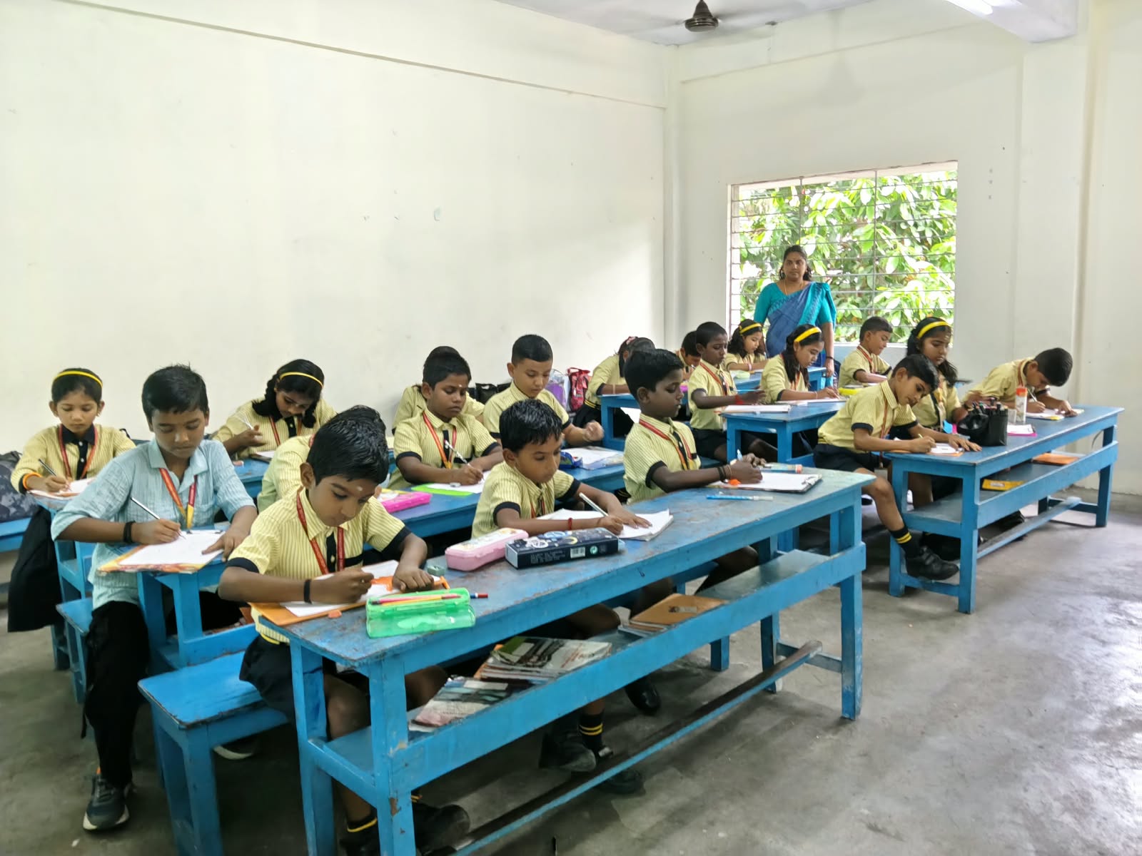 Students drawing and painting